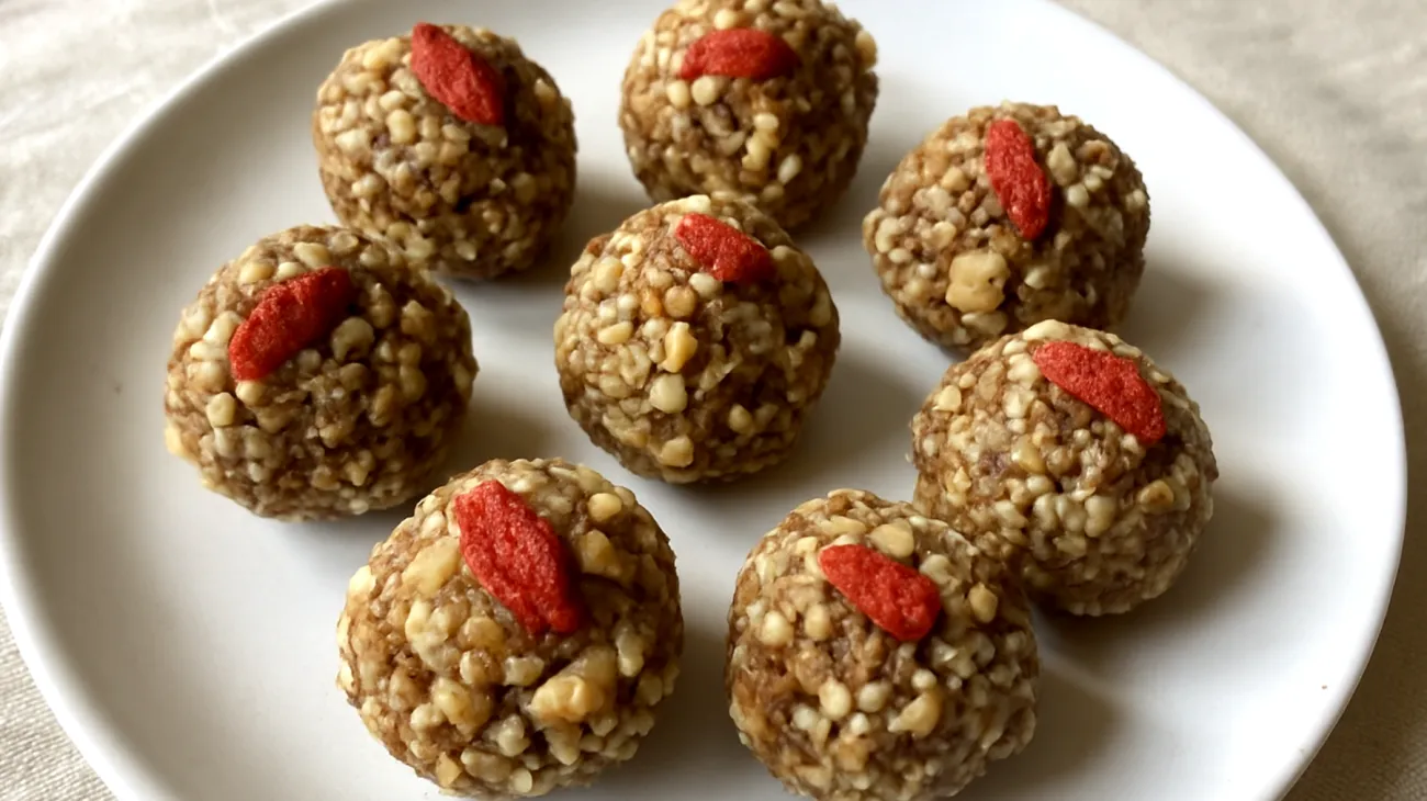 Buchweizen-Walnuss-Energiebällchen mit Goji-Beeren"